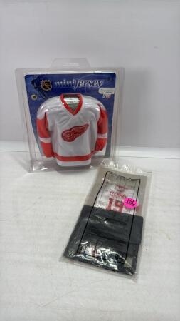 Detriot Red Wings Mini Jersey & Yzerman Jersey