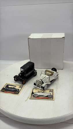 32'Model 18 V-8 Cabriolet&24' Model-T Touring Car