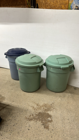 (3) Plastic Garbage Pails with Lids
