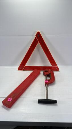 1/2in to 2in Pipe Cutter& Safety Road Triangle