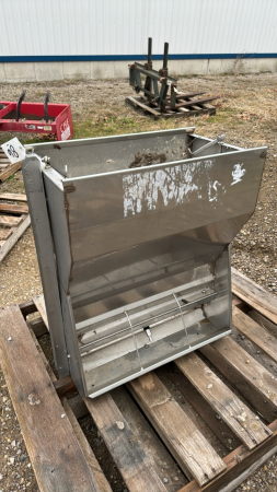 S.S. 24in Double Side Hog Feeder