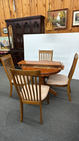 Round Centre Pedestal Table & 4 Chairs