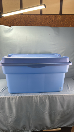 Rubbermaid Tote with Lid