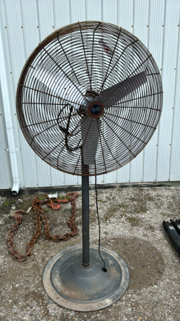 Master Breeze 30in Pedestal Fan