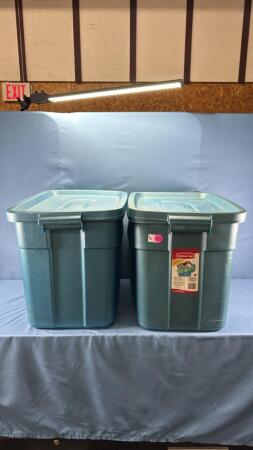 (2) 68L Rubbermaid Totes with Lids