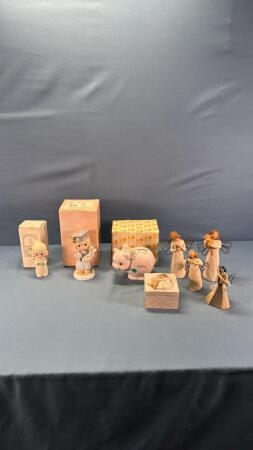 Quantity of Figurines