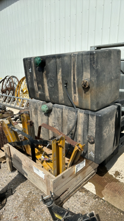 2 Poly Fuel Tanks with Brackets