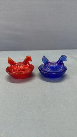 Blue & Red Glass 2.5in Hens on the Nest