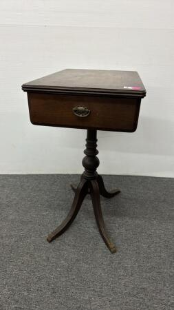 Duncan Phyfe Style End Table w/Drawer