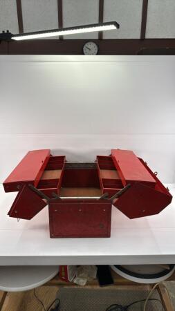 Craftsman Cantilever 18in Long Metal Toolbox