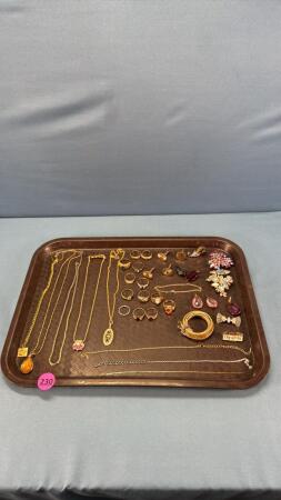 Quantity of Jewellery
