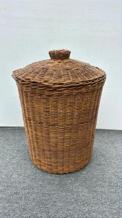 Round Wicker Basket with Lid