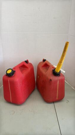 Pair OF 9.4L Gas Cans