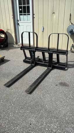 Pallet Forks for Loader with Frey Hook-Up
