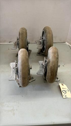 4 Swivel Casters with Brakes