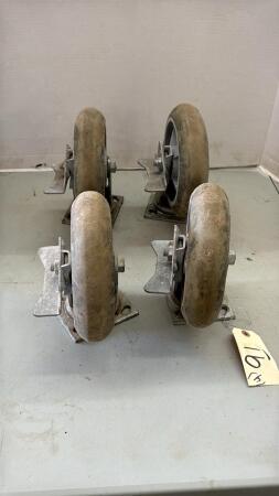 4 Swivel Casters with Brakes