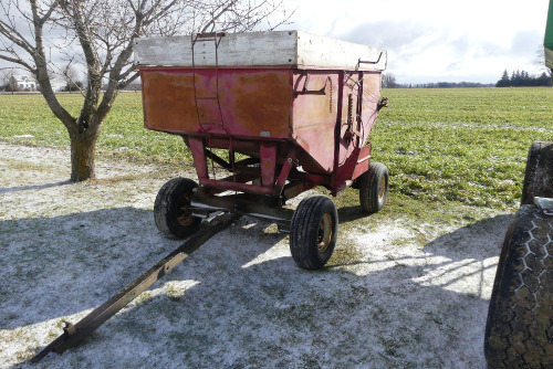 Approx. 200 Bushel Gravity Wagon