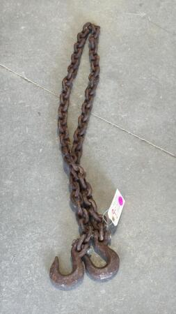 Approx. 6ft of 1/4in Chain with 2 Hooks