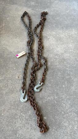Approx. 18ft of 1/4in Chain with 2 Hooks