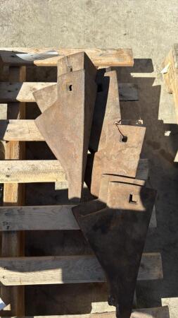 LOT OF 7 ACE BOTTOM PLOW POINTS