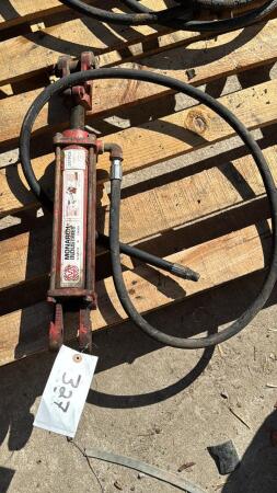 HYDRAULIC CYLINDER WITH HOSES