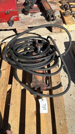 HYDRAULIC CYLINDER WITH HOSES