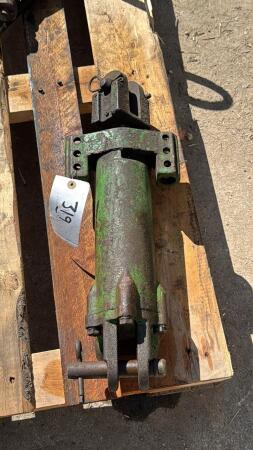 JOHN DEERE HYDRAULIC CYLINDER