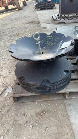 25 - JOHN DEERE 24IN CONCAVED NOTCHED DISC BLADES