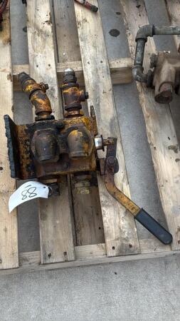 BACKHOE HYDRAULIC SPLITTER VALVE
