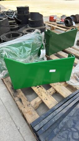JOHN DEERE 3020/4020 BATTERY COVER