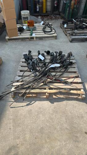 LOT OF CABLE LOADER JOYSTICKS