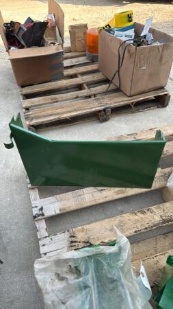 JOHN DEERE 3020/4020 BATTERY COVER