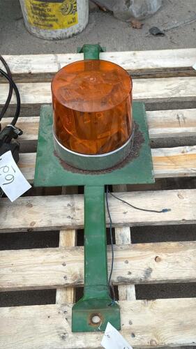 AMBER STROBE LIGHT WITH BRACKET