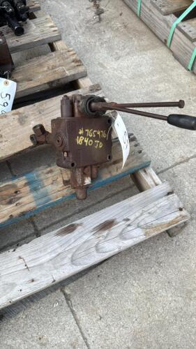HYDRAULIC VALVE FOR JOHN DEERE 1840