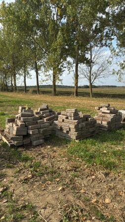 LOT OF 5 SKIDS OF LANDSCAPE BLOCKS