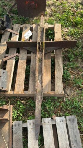 BOLT-ON SINGLE BALE SPEAR