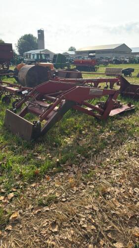 INTERNATIONAL 2250 LOADER WITH MOUNTS