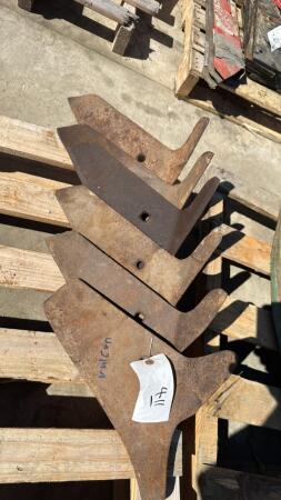 LOT OF 6 VULCAN PLOW POINTS