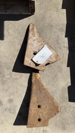 LOT OF 2 IH PLOW POINTS