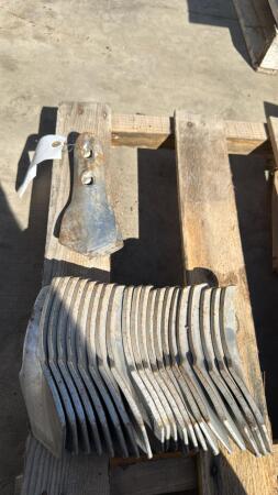 LOT OF 22 KONGSKILDE 2.75IN CULTIVATOR POINTS