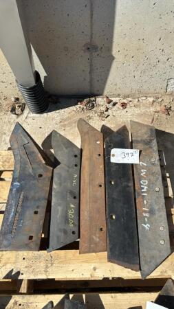 LOT OF 5 MISC. PLOW POINTS