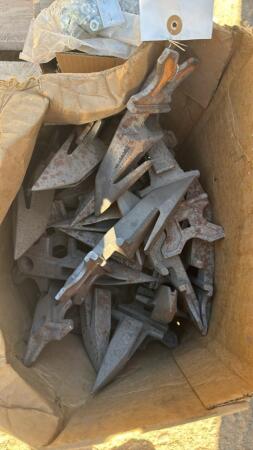 LOT OF SICKLE MOWER GUARDS