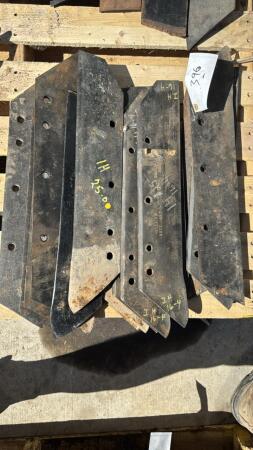 LOT OF 17 INTERNATIONAL 16-4 PLOW POINTS