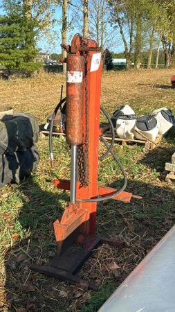 SMYTH 3PTH HYDRAULIC VERTICAL WOOD SPLITTER