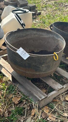 CAST IRON 25IN DIAM KETTLE
