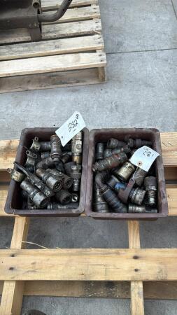 2 LOTS OF HYDRAULIC COUPLERS