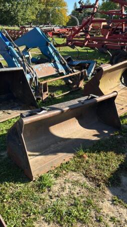 KUBOTA TL1755 5.5FT QUICK TACH BUCKET