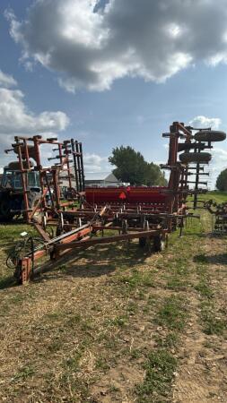 WILRICH 2500 30FT CULTIVATOR WITH 3-BAR TINE HARROWS