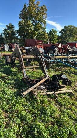 ALLIED 595 LOADER WITH MOUNTS AND CONTROLS