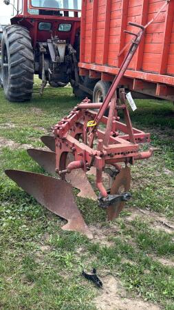 INTERNATIONAL 3 FURROW 3PTH PLOW